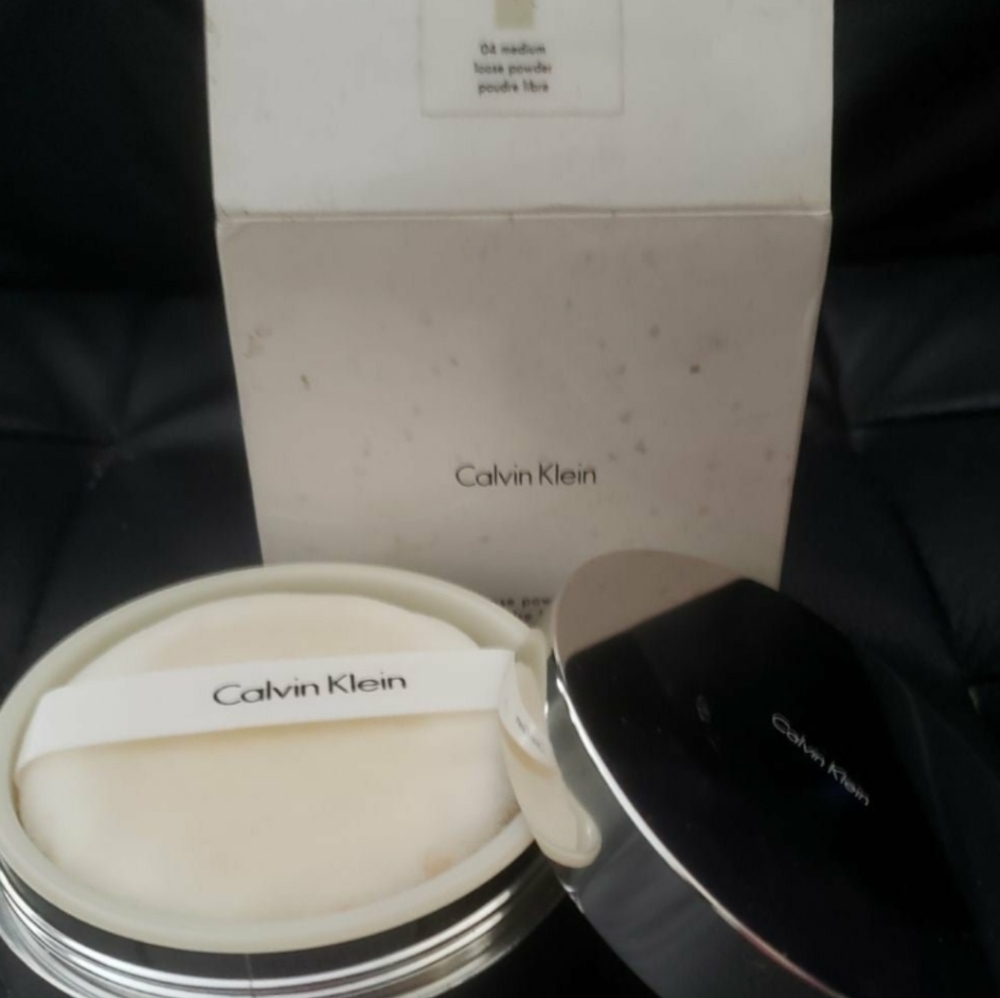 Calvin Klein Loose Powder - Picture 5 of 5